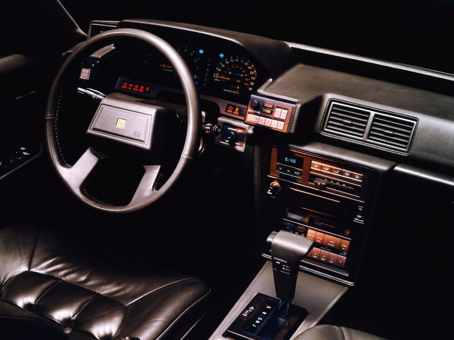 Торпедо Toyota Cressida 1984 года  (фото 2 из 19)